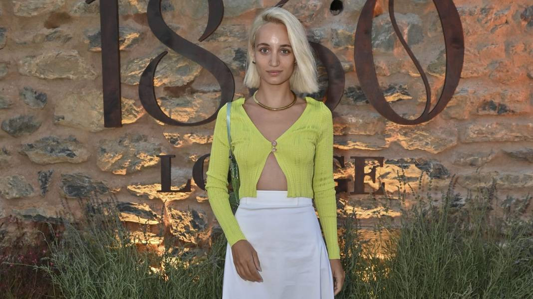 Kerem Bürsin'in yeni aşkı Türkiye’nin en zengin ailesinin torunu çıktı - Resim: 38